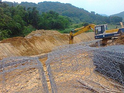 烏魯木齊格賓網加固堤壩搶險防汛保護村民房屋和莊稼